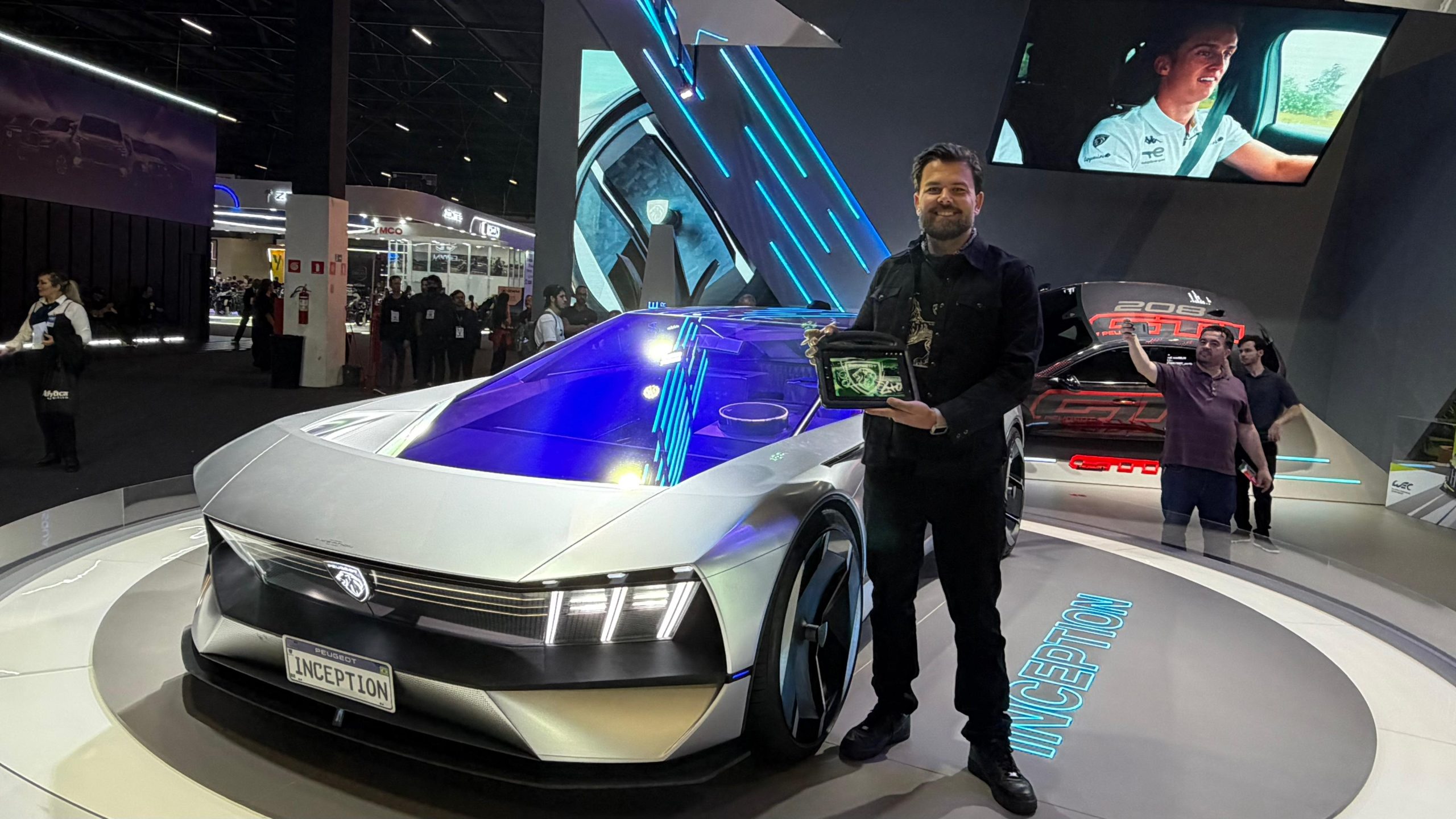 Lito em projeto com a Peugeot no Salão do Automóvel