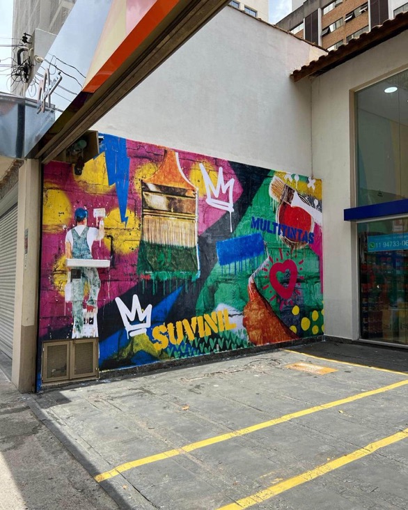 Mural colorido criado por Lito em projeto para Suvinil